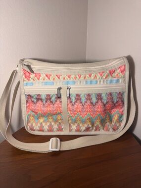 LeSportsac Deluxe Everyday Bag